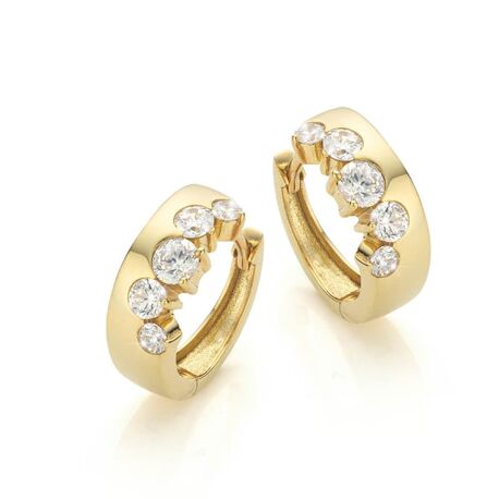 Geelgouden creolen op de rand bezet met zirkonia's