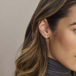 Geelgouden oorknopppen parel 4,5 mm