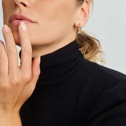 Geelgouden oorringen met zirkonia hanger