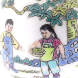 Stel Porseleinen theebusjes met zilveren dop