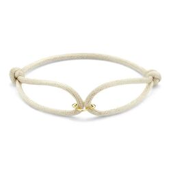 Beige satijn armbandje met gouden klavertje