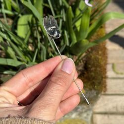 Zilveren pinbroche met orchidee