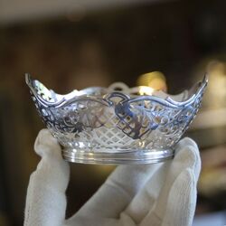 ovaal zilver bonbonmandje van A. presburg Haarlem