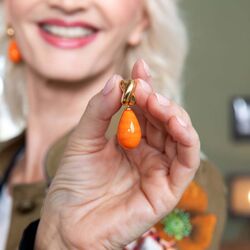 Heide Heinzendorff vergulde creolen kruis