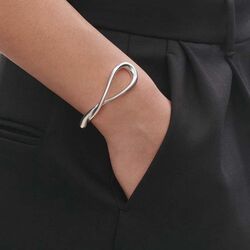 Georg Jensen Twist bangle Mercy ontworpen door Jacqueline Rabun