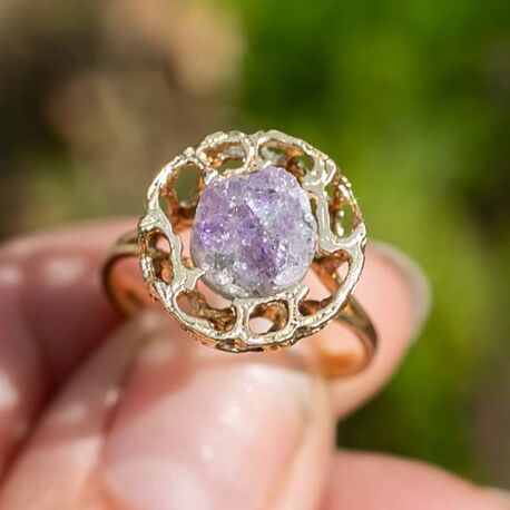 Vintage 14 krt gouden ring met ruw amethist