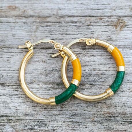 Vintage gouden oorringen met oranje en groen emaille