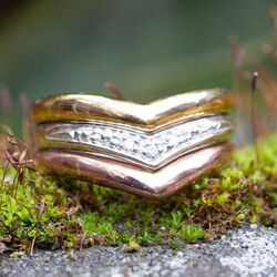 Vintage 8krt tricolor ring met 3 diamantjes