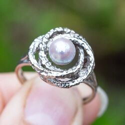 Vintage 14krt witgouden ring met een grijze parel