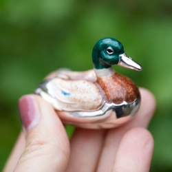 miniatuur zilveren eend met emaille van Saturno bij Zilver.nl