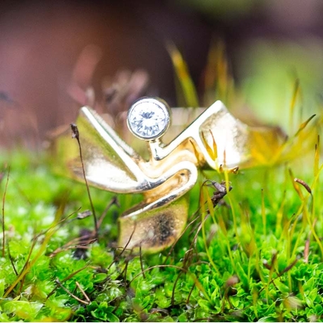 Vintage 18 krt met natuurlijk diamant