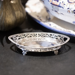 Klein zilveren dienblaadje parelrand H. Hooijkaas Schoonhoven 1920