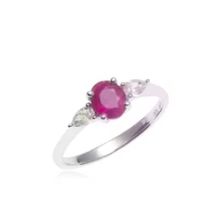 Witgouden ring robijn en peervormige diamanten