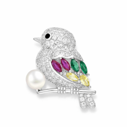 Zilveren broche vogel met zirkonia en een zoetwaterparel