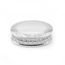 Ovaal zilveren doosje gegraveerde rand
