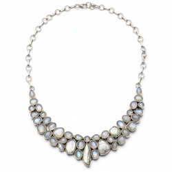 Collier zilver met regenboogmaansteen en parelmoer