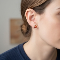 Vintage gouden oorbellen met bloedkoraal