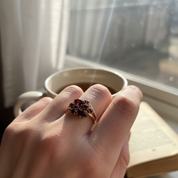 Vintage 8 krt gouden ring met granaat 3.3 gr