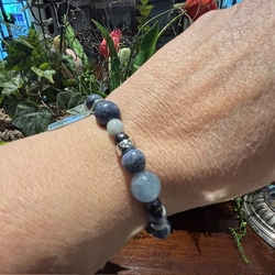 Heide Heinzendorff armband koraal, aquamarijn, jasper en zoetwaterparels