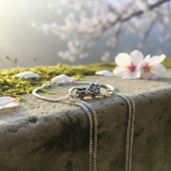 Zilveren connector met bloemen