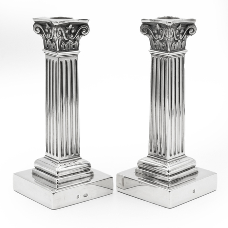 Stel antieke zilveren kandelaars van Kempen Voorschoten 1905/1919