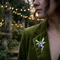 GL zilveren broche elfje met groen emaille