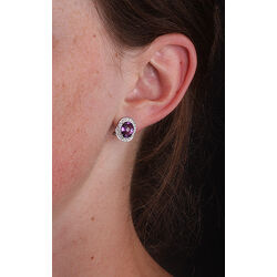 Witgouden oorbellen met amethist en briljant