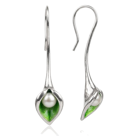 Zilveren oorbellen groen emaille met parel aronskelk calla