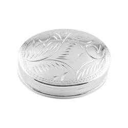 Ovaal zilveren doosje gegraveerd 3,5 x 2,7 cm
