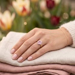 18 krt gouden ring klaver roze saffier 0,96 crt 28 x briljant 0,10 G SI