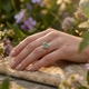 18 krt gouden ring smaragd 0,70 crt 28 x briljant 0,10 G SI