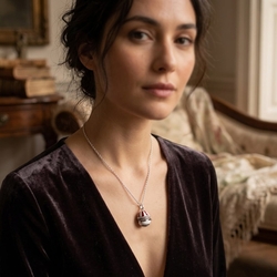 Zilveren hanger ei met emaille parels markasiet met verassings kuiken