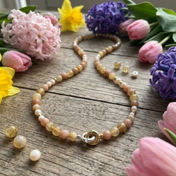 Edelsteen ketting met rutielkwarts maansteen en parels zilveren sluiting