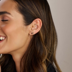 Rosé 14krt gouden oorstekers met Briljant 0,15 crt Rhodoliet 2x0,75 crt