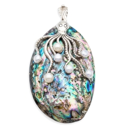 Abalione hanger met zilveren octopus met parels