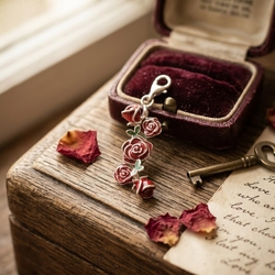 Saturno zilveren bedel rozen met emaille