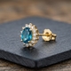 14krt gouden oorstekers London Blue topaas en diamant sale