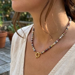 Gekleurd zoetwaterparel collier verguld zilver slot