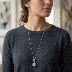 Bruno da Rocha zilveren hanger bloemknop sky blue topaas aan collier