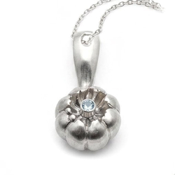 Bruno da Rocha zilveren hanger bloemknop sky blue topaas aan collier