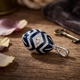 Zilver met donkerblauw emaille ei hanger Fabergé