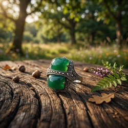 Zilveren ring met twee agaten en markesietjes