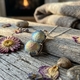Zilveren hanger met gecoat calcdeoon 2 bollen