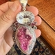 Zilveren hanger met witte kwarts, toermalijn en roze calciet kobalt