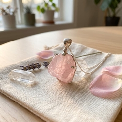 Zilveren hanger met ruw morganiet van Starborn Creations