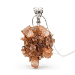 Zilveren hanger met ruw aragoniet, Starborn Creations