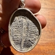 Achterzijde hanger fossiele trilobiet zilver montuur