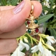 Stoplicht 14 karaat gouden hanger met rood en groen glas