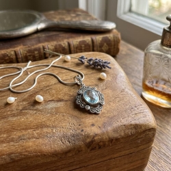 Zilver hanger licht blauw zirkonia met markasiet