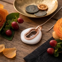 Zilveren hanger rosé'met wit agaat